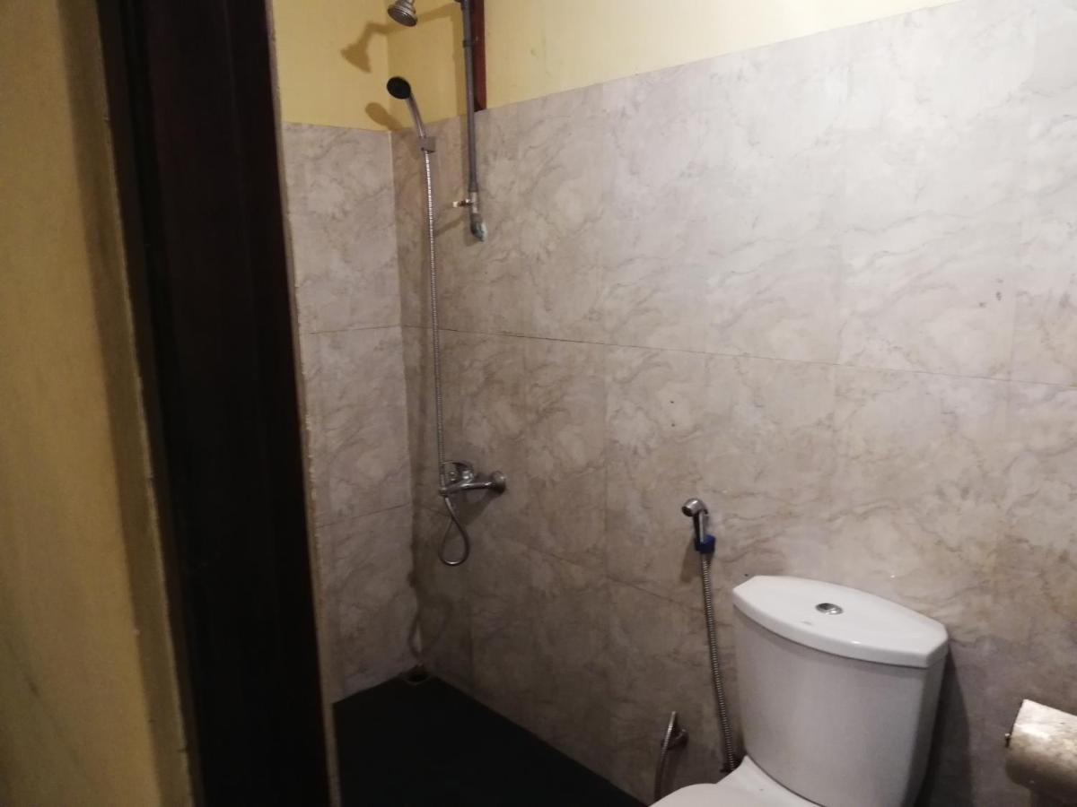 Leaf Guest House Гампола Экстерьер фото