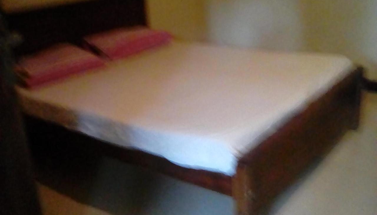 Leaf Guest House Гампола Экстерьер фото