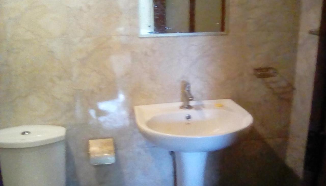 Leaf Guest House Гампола Экстерьер фото