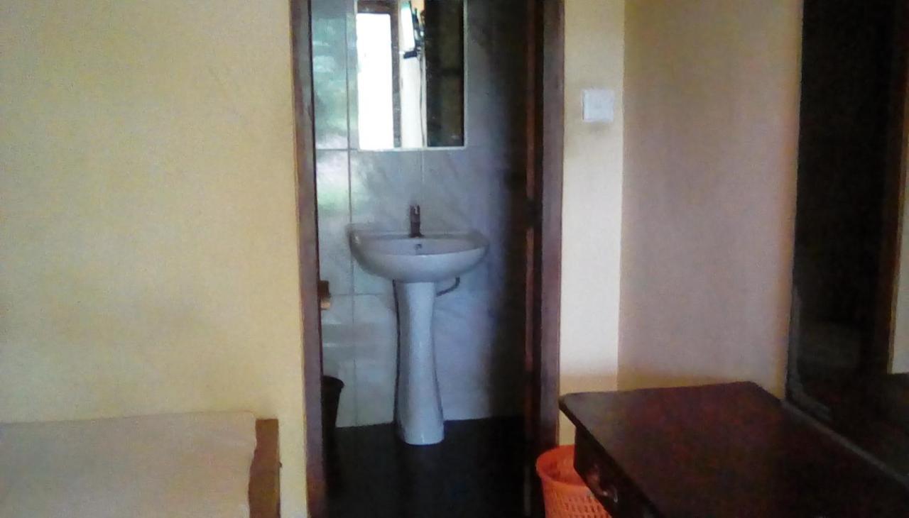 Leaf Guest House Гампола Экстерьер фото